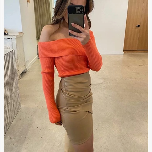 Off the shoulder sweater - Picture 3 of 4